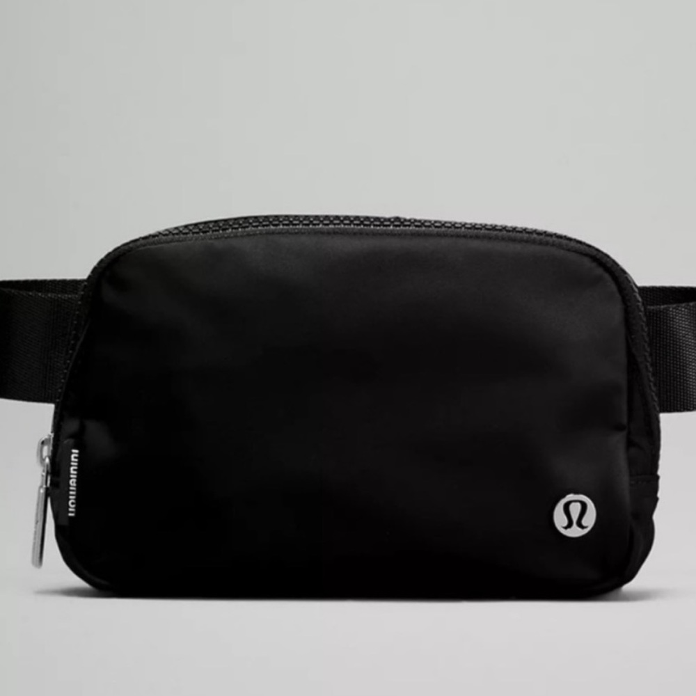 NWT lululemon Everywhere Belt Bag